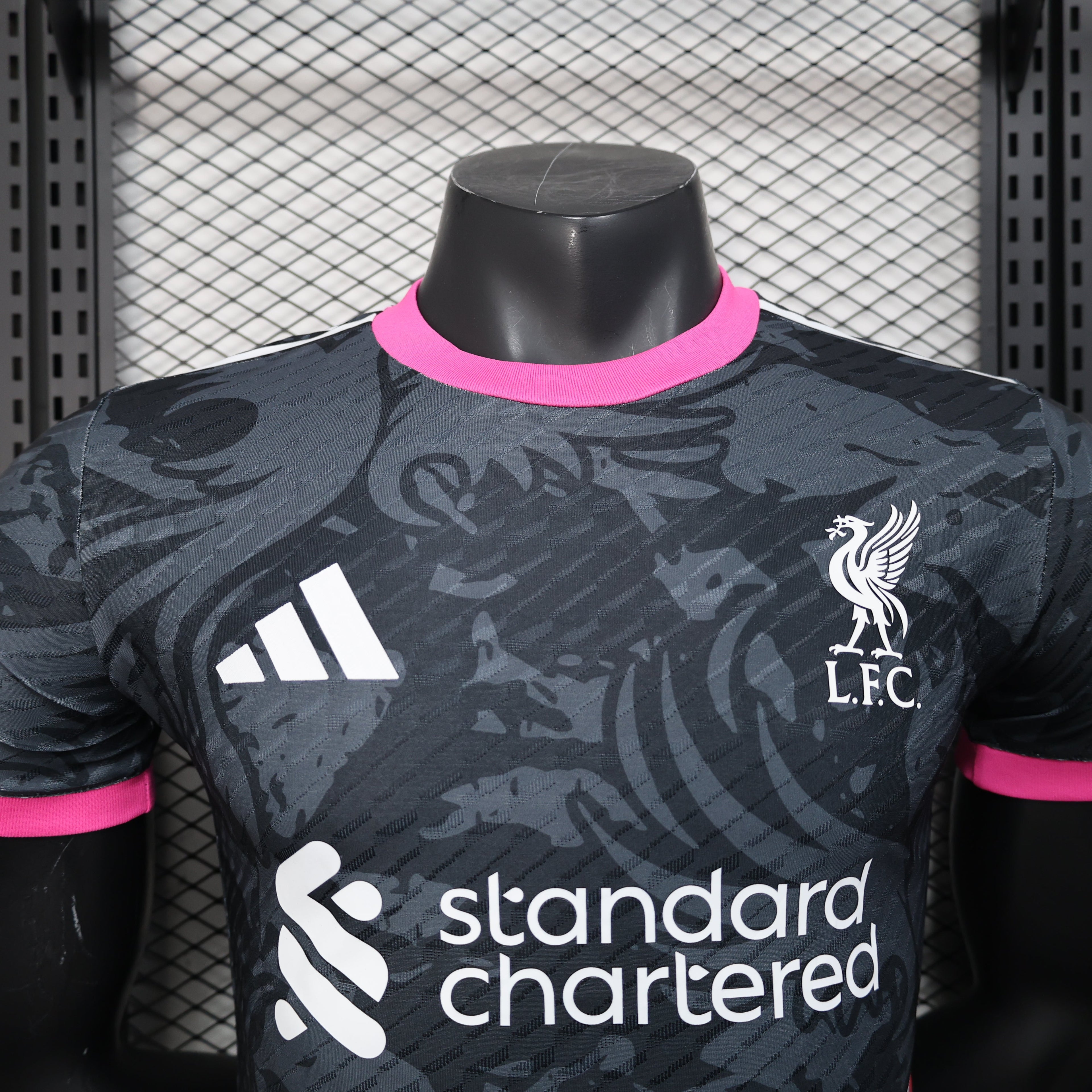 Maillot Liverpool Concept 2025/26 « Shadow Eagle »