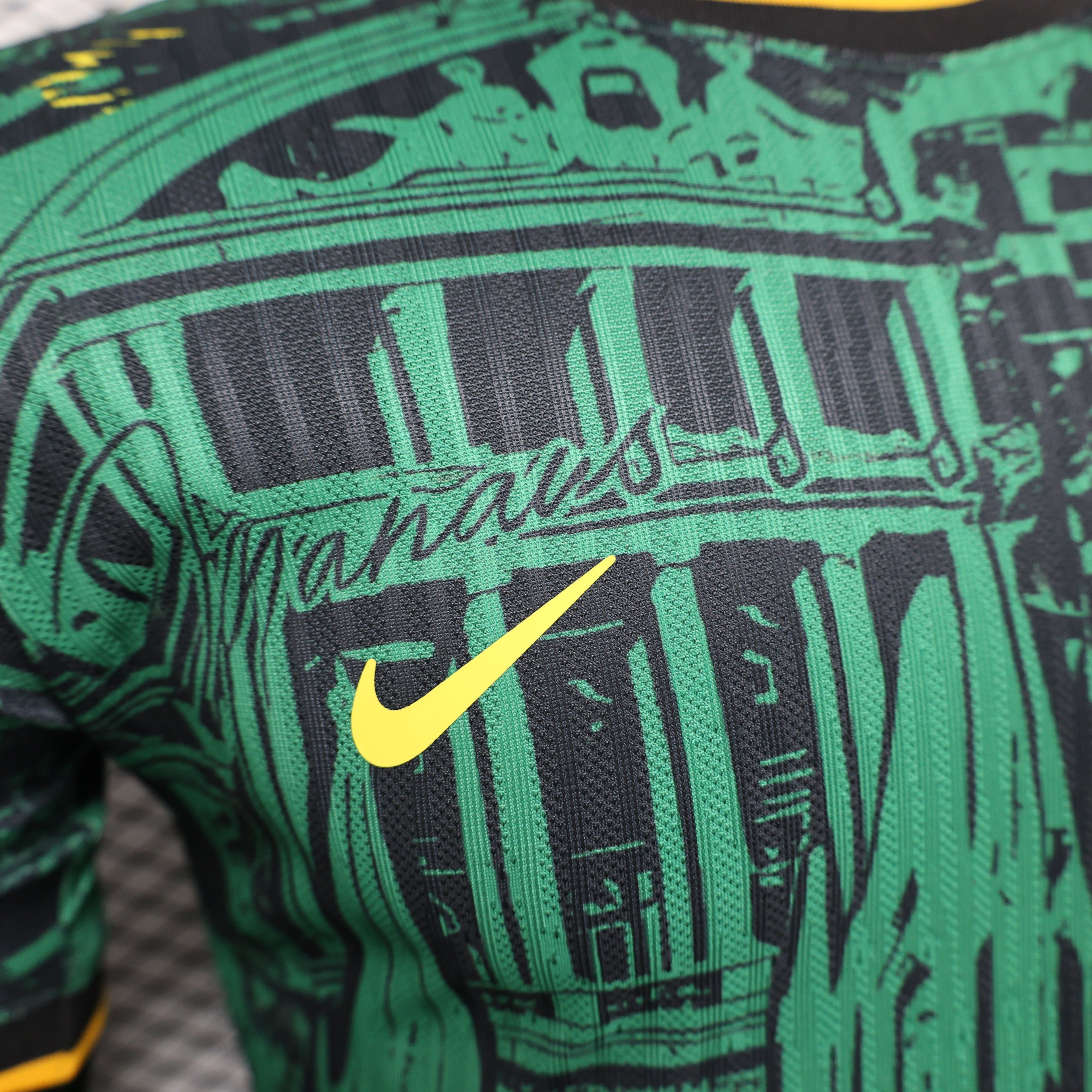 Maillot Brésil Édition Spéciale "São Paulo" – Noir & Vert avec Motifs Architecturaux
