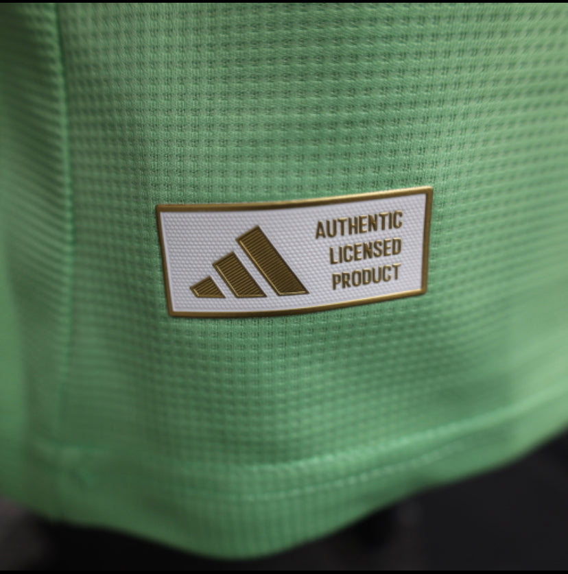 Maillot de gardien Liverpool FC saison 2023/2024, coloris vert fluo, design Adidas.