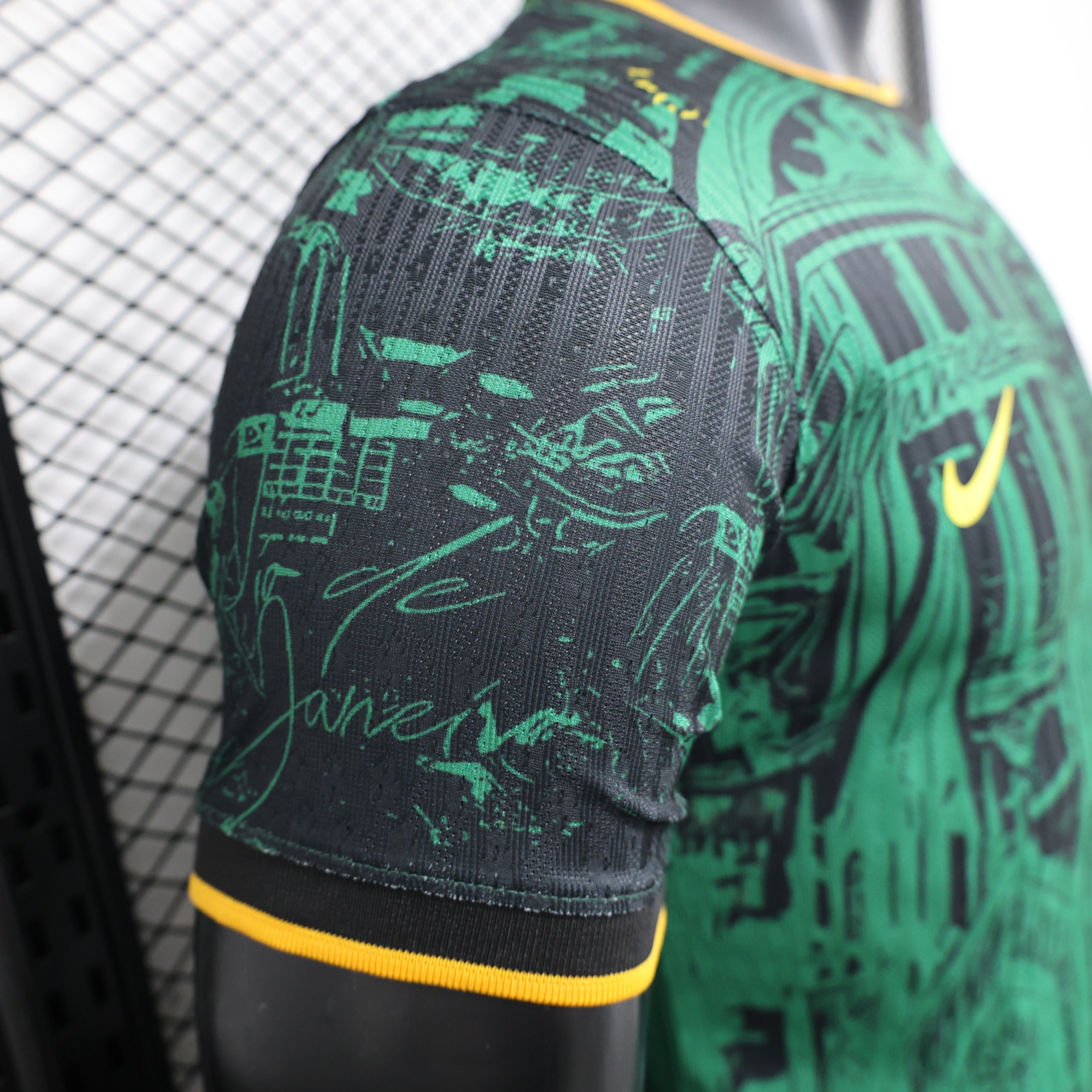 Maillot Brésil Édition Spéciale "São Paulo" – Noir & Vert avec Motifs Architecturaux