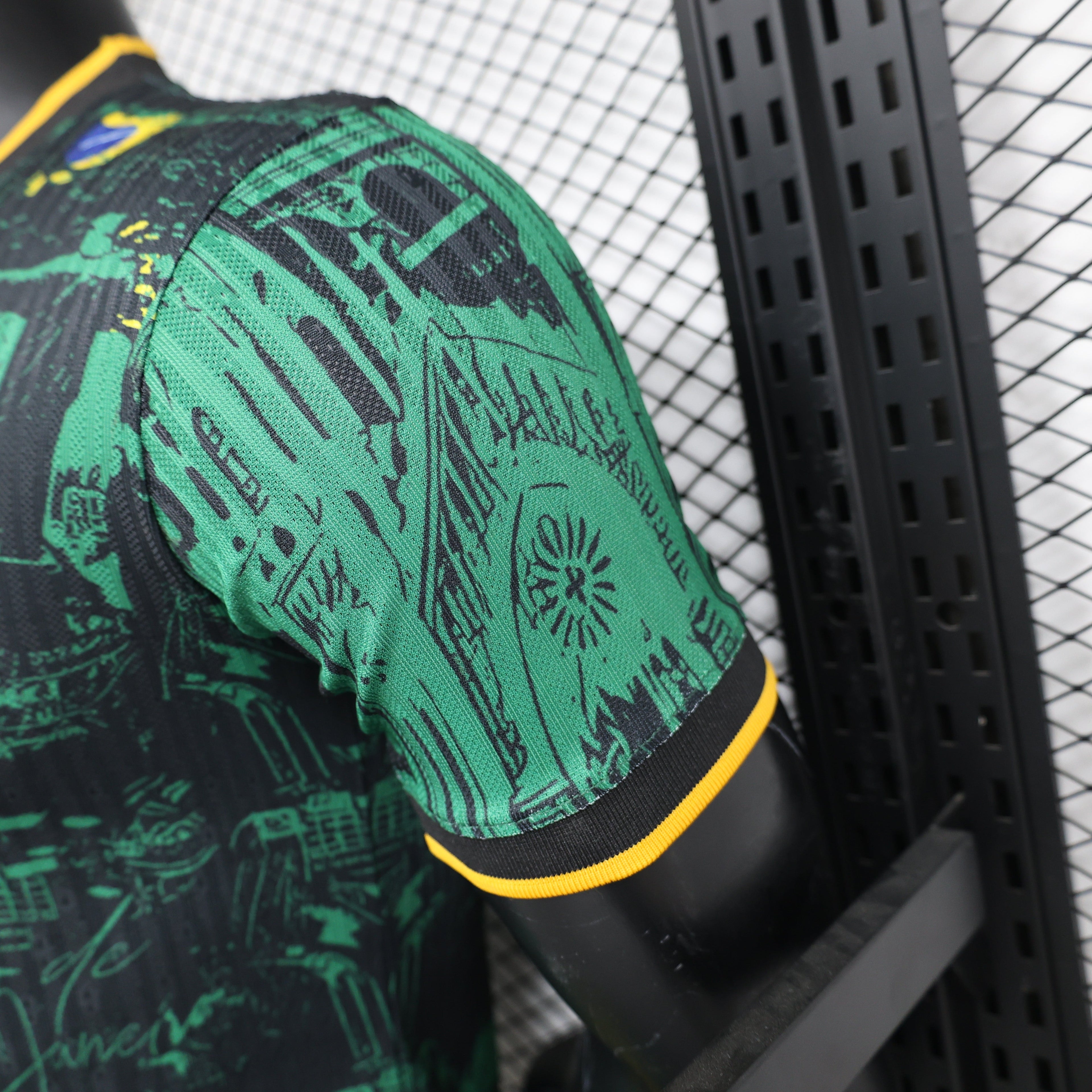 Maillot Brésil Édition Spéciale "São Paulo" – Noir & Vert avec Motifs Architecturaux
