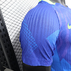 Maillot Brésil Extérieur – Édition Spéciale Patchwork Bleu & Vert Fluo