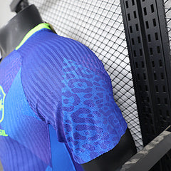 Maillot Brésil Extérieur – Édition Spéciale Patchwork Bleu & Vert Fluo